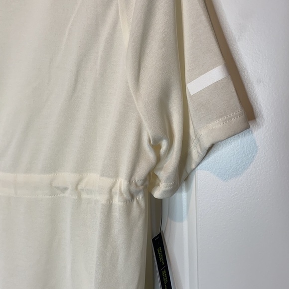 Nike light weight drawstring top size small - Picture 4 of 4